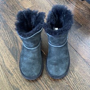 Girls size 12 black Bailey bow uggs.